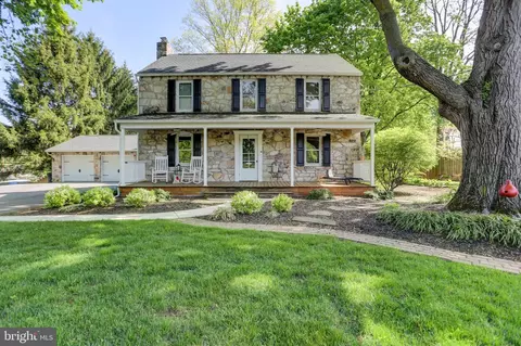 327 S Queen St, Shippensburg, PA 17257