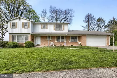 609 Hilltop Dr, New Cumberland, PA 17070