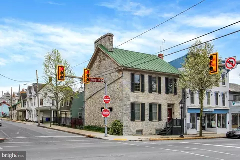 68 E King St, Shippensburg, PA 17257