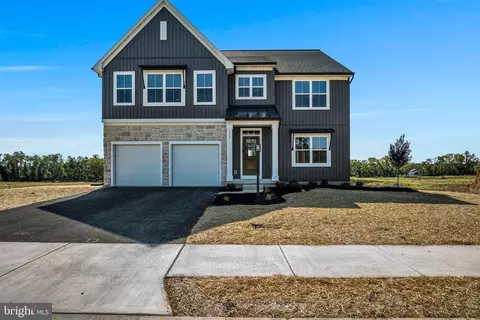524 Coral Bells Dr, Mechanicsburg, PA 17055