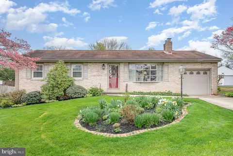 5 Mimosa Dr, Mechanicsburg, PA 17055
