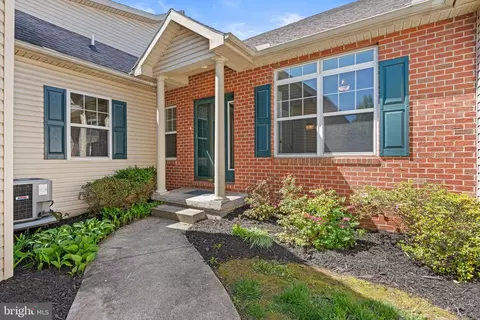 1315 Woodward Dr, Carlisle, PA 17013