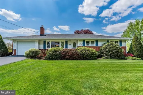 106 Cockleys Dr, Mechanicsburg, PA 17055