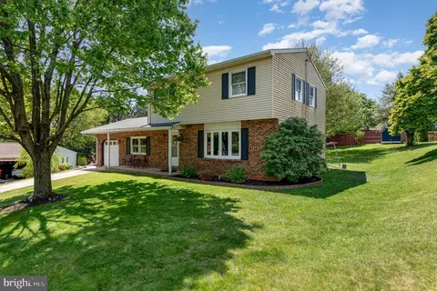 1702 Patricia Ct, Mechanicsburg, PA 17055