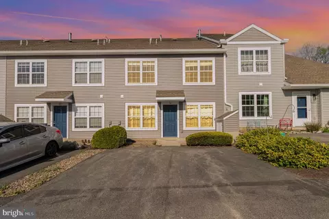 12 Court Ln, Carlisle, PA 17013