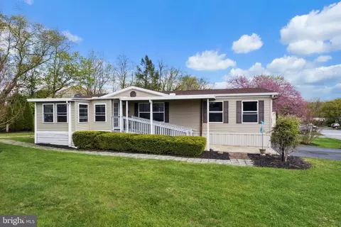 6020 Hummingbird Dr, Mechanicsburg, PA 17050