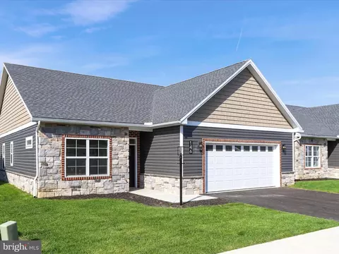 146 Blackbird Ln, Shippensburg, PA 17257
