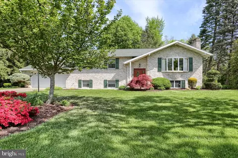 1104 Linn Dr, Carlisle, PA 17013