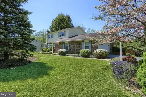 733 Florence Cir, Mechanicsburg, PA 17050