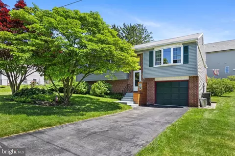 704 Midland Rd, Mechanicsburg, PA 17055