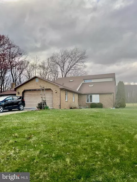 11 Carpenter Ln, Newburg, PA 17240