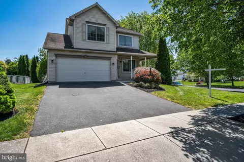 26 Sussex Dr, Carlisle, PA 17013