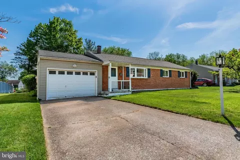 76 Kensington Dr, Camp Hill, PA 17011
