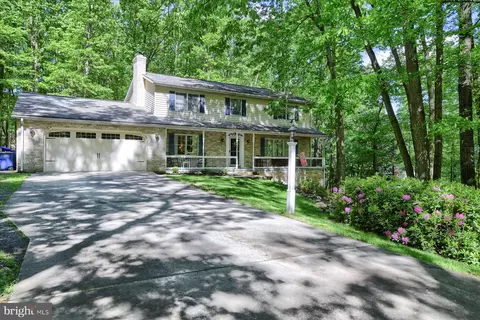 581 Spring Ln, Boiling Springs, PA 17007