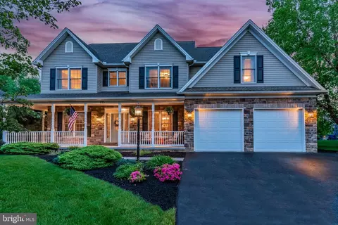 213 Shirley Ln, Boiling Springs, PA 17007