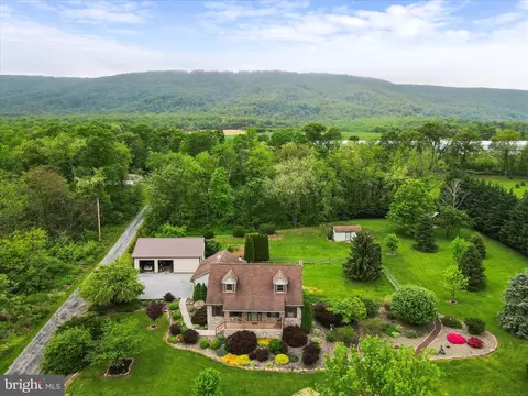2 Archery Ln, Newburg, PA 17240