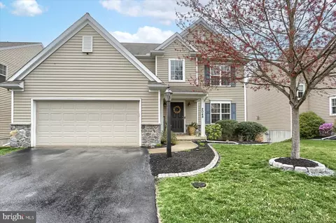 2048 Liberty Dr, Mechanicsburg, PA 17055