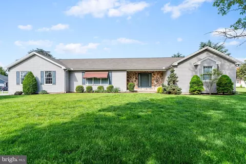 2 Eppley Dr, Carlisle, PA 17015
