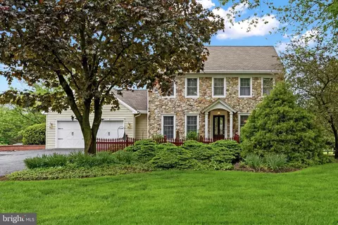 129 Brindle Rd, Mechanicsburg, PA 17055