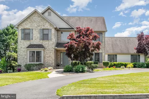 1 Clairburn Dr, Mechanicsburg, PA 17050