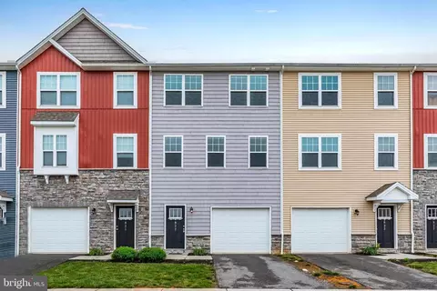 823 Schooner Ln, Mechanicsburg, PA 17050