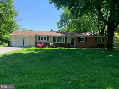 1003 Rockledge Dr, Carlisle, PA 17015