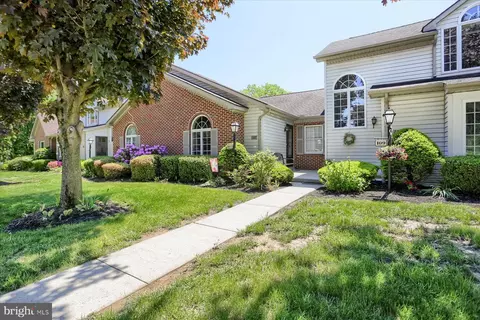 107 Strayer Dr, Carlisle, PA 17013