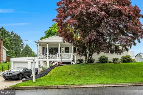 319 N Walnut St, Mount Holly Springs, PA 17065