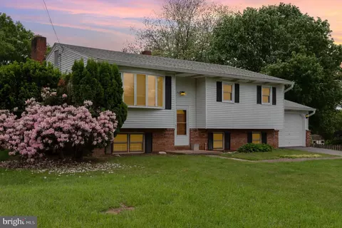 4121 Burns Rd, Mechanicsburg, PA 17055