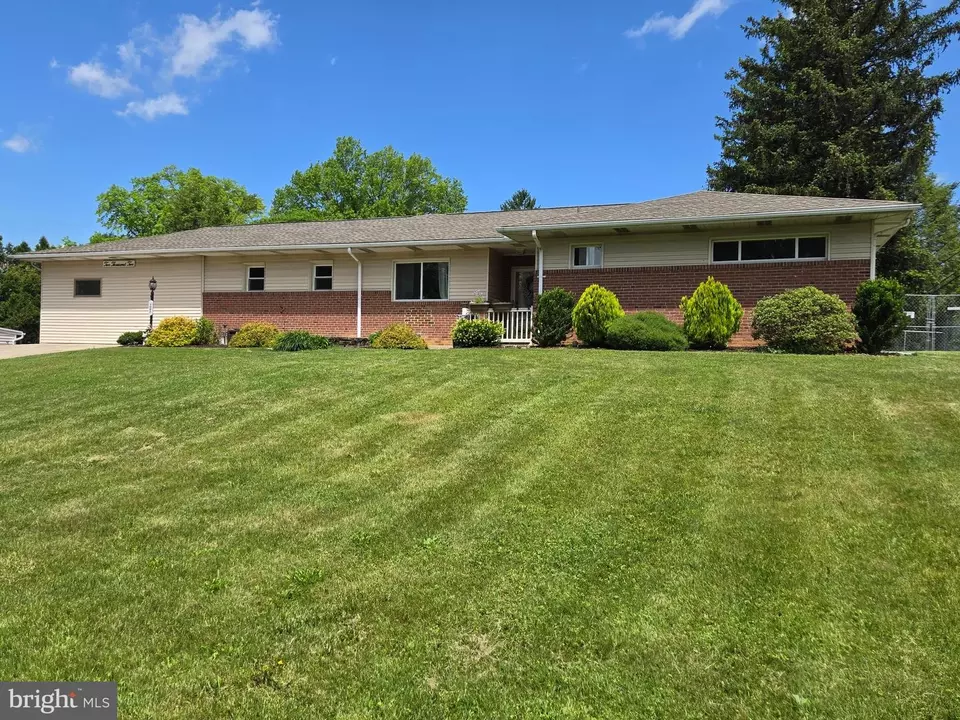 2002 Brandt Ave, New Cumberland, PA 17070 33 Photos Movoto