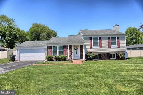 910 Hawthorne Ave, Mechanicsburg, PA 17055