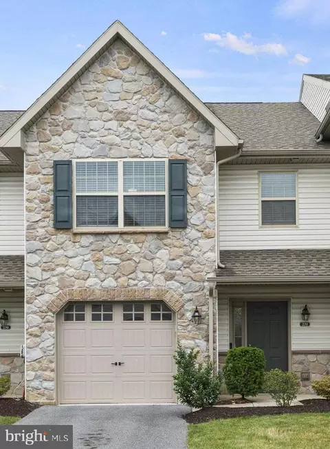 231 Melbourne Ln, Mechanicsburg, PA 17055