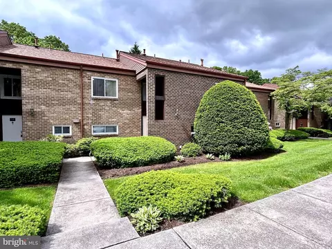 15 Campbell Pl, Camp Hill, PA 17011