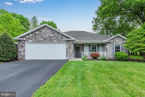 6 Creamery Rd, Boiling Springs, PA 17007