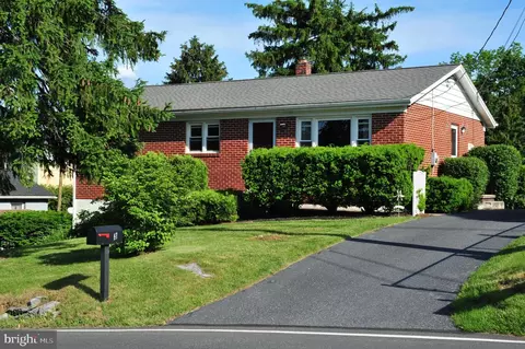 3 Woods Dr, Mechanicsburg, PA 17050