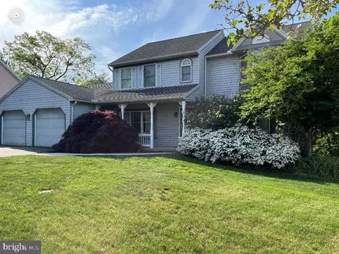 19 Windsor Way, Camp Hill, PA 17011