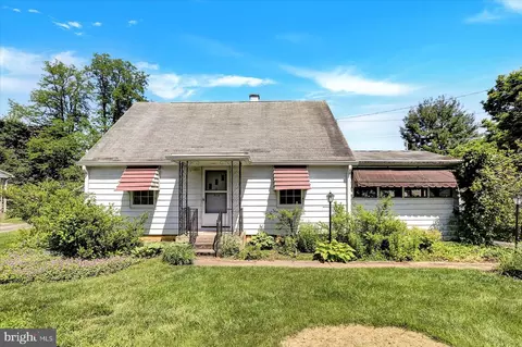514 Hogestown Rd, Mechanicsburg, PA 17050