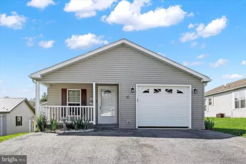 16 Michael Ct, Shippensburg, PA 17257