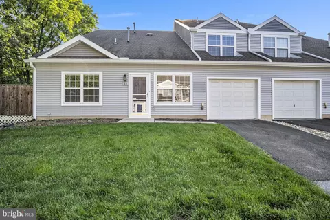 22 Courtyard Dr, Carlisle, PA 17013
