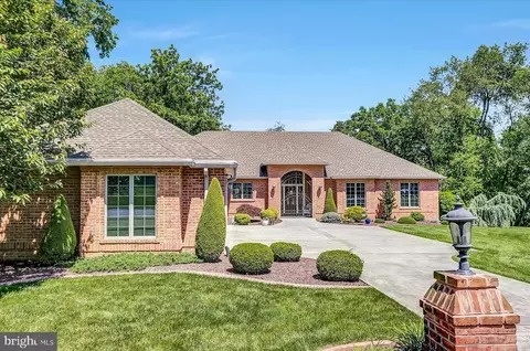 19 Woburn Abbey Ave, Camp Hill, PA 17011