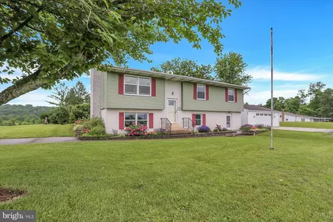 496 Bernheisel Bridge Rd, Carlisle, PA 17015