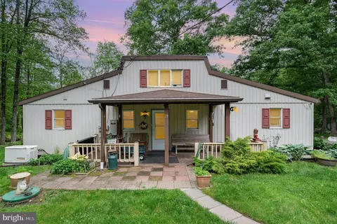 28 Pine Tree Dr, Newville, PA 17241