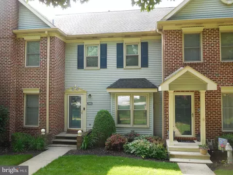 5442 Oxford Dr, Mechanicsburg, PA 17055