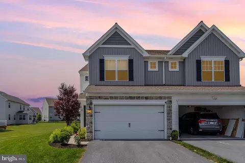 1595 Zestar Dr, Mechanicsburg, PA 17055