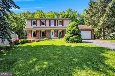214 Acre Dr, Carlisle, PA 17013