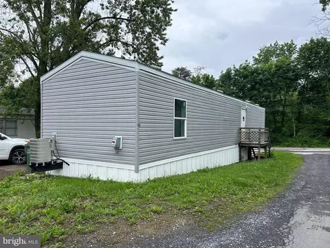 82 Linda Dr #3, Mechanicsburg, PA 17050