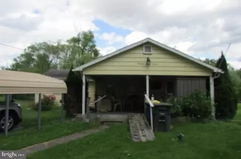 1437 Cockleys Meadow Dr, Boiling Springs, PA 17007