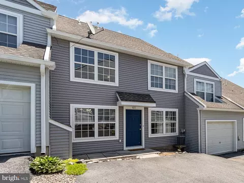 101 Courtyard Dr, Carlisle, PA 17013