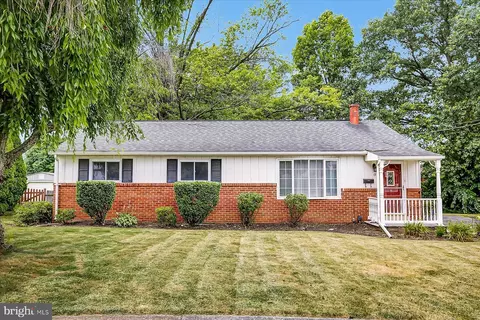 13 Briar Ln, Camp Hill, PA 17011