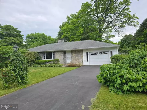 79 Hillside Dr, Carlisle, PA 17013